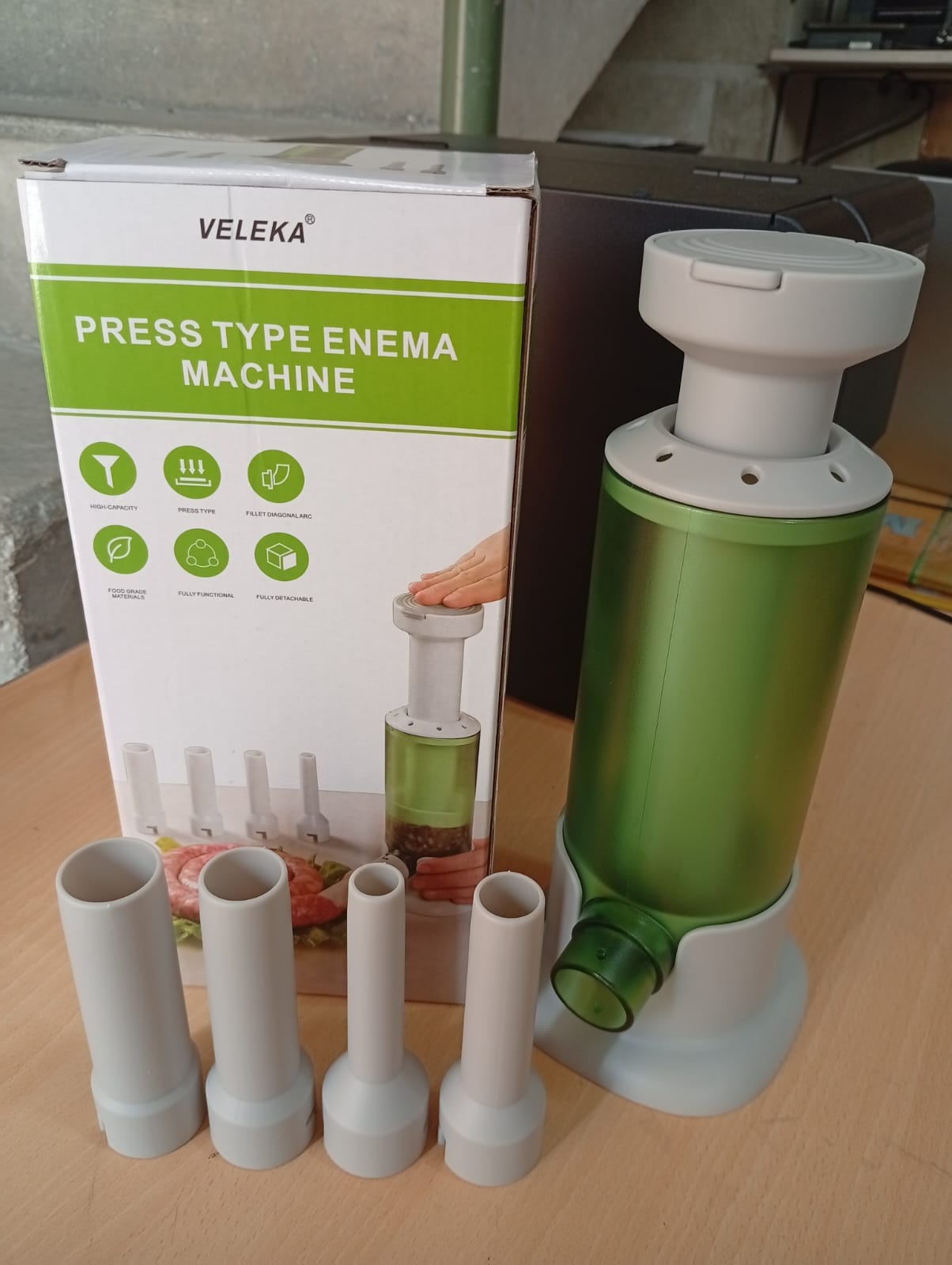 EMBUTIDOR DE PASTA CON 4 BOQUILLAS